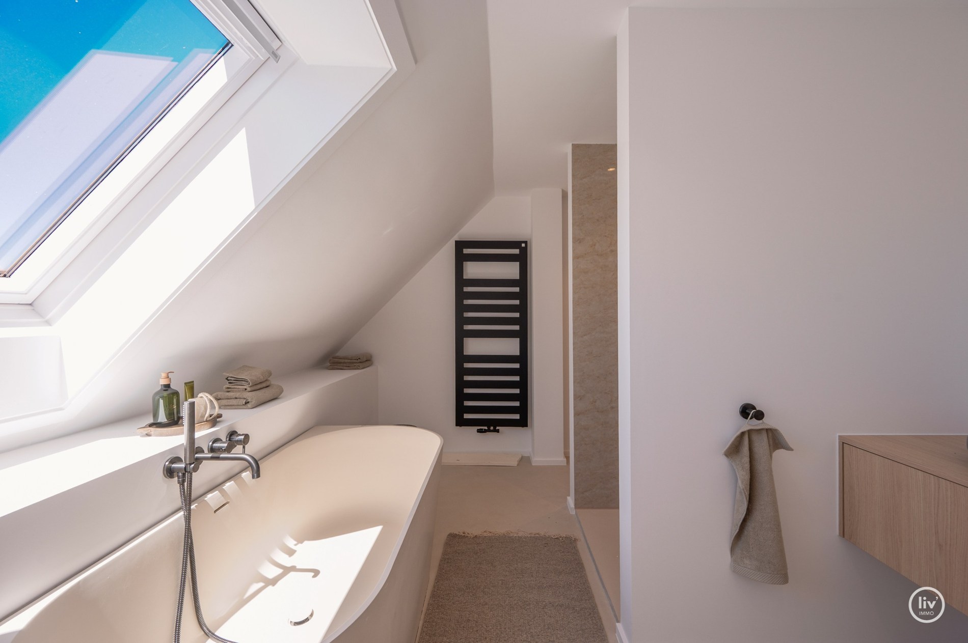 Prachtige ruime duplex (216 m2) top gerenoveerd gelegen op de Leopoldlaan te Knokke. 