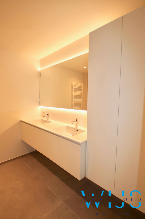 PRACHTIG gelijkvoersappartement te KLUIZEN ! 