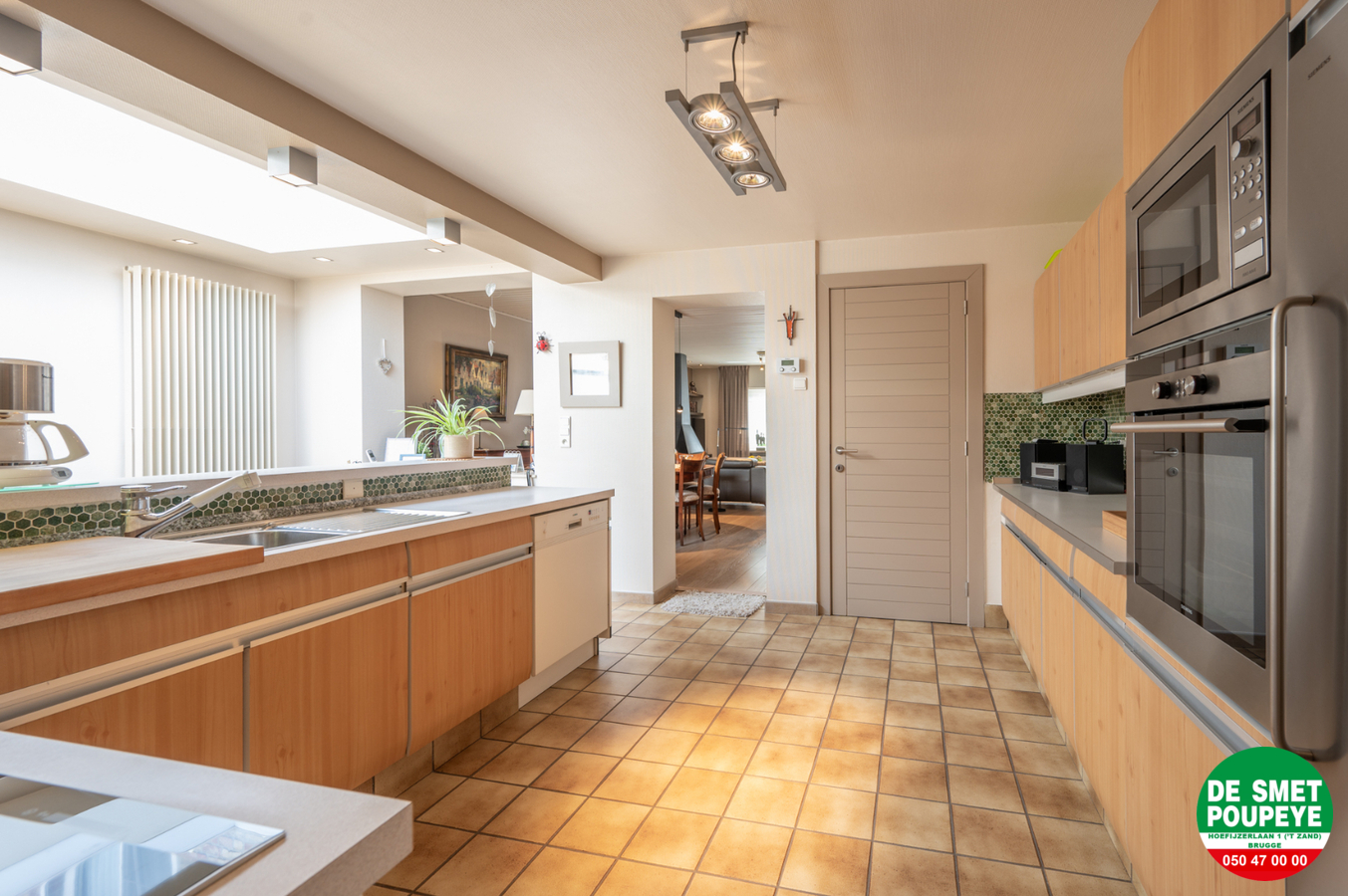 Verrassend ruime en goed onderhouden woning met ruime garage 