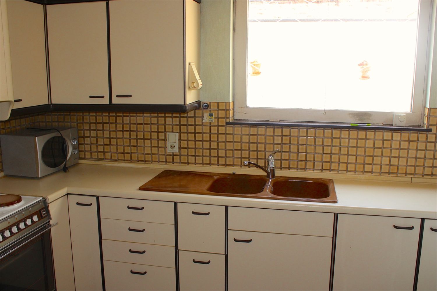 Halfopen woning  met veel potentieel in Geraardsbergen. 