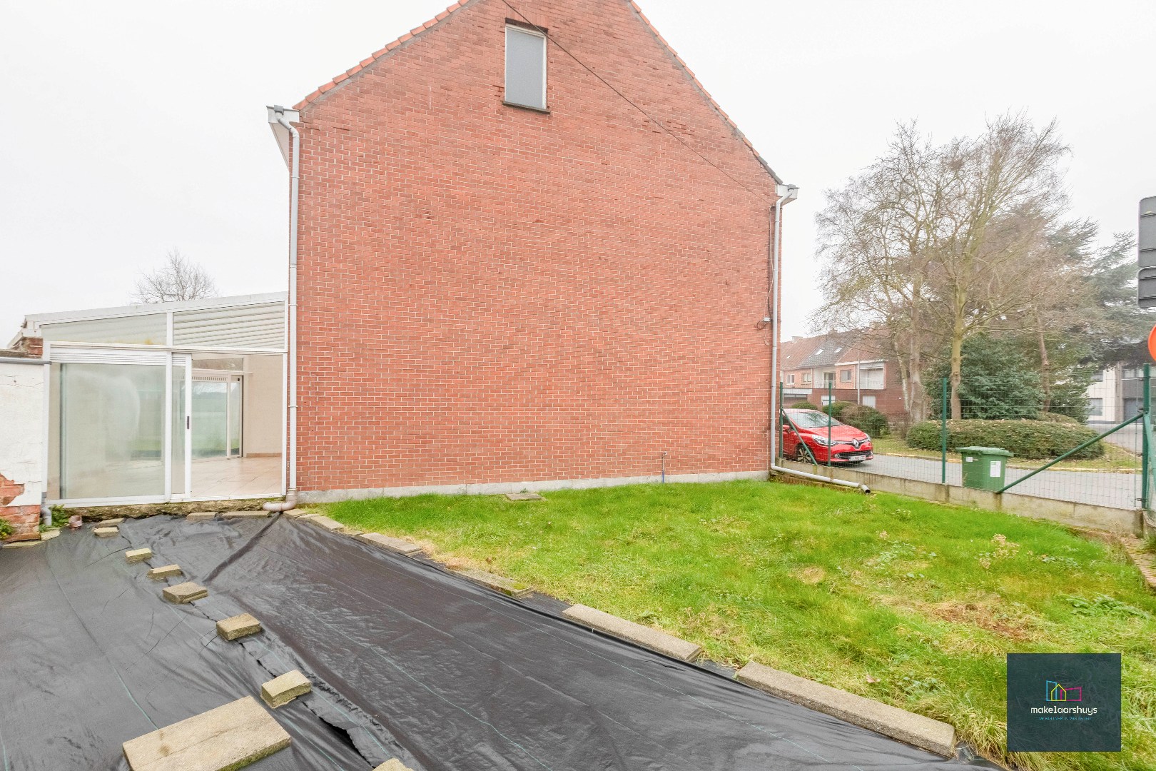 Te renoveren HOB met garage in Mariakerke 
