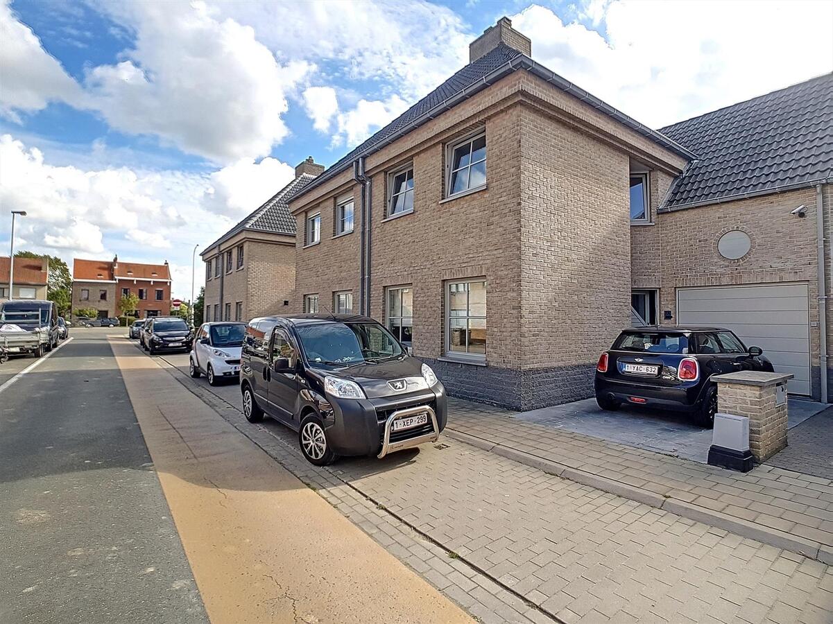 Zeer knappe gezinswoning met tuin, garage &amp; oprit - Lissewege 