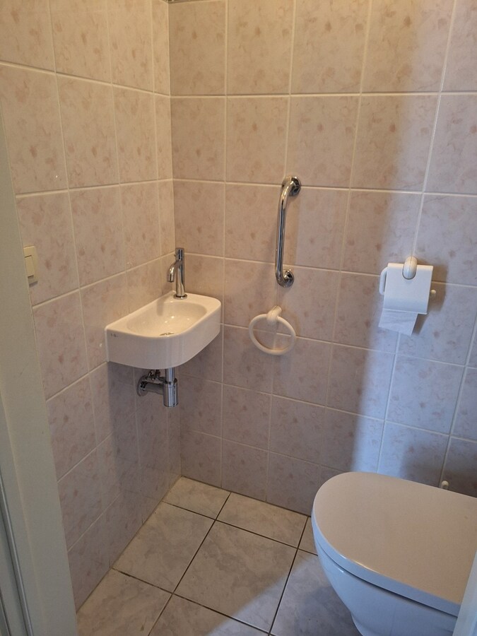 Vrijstaande, gelijkvloerse gezinswoning gelegen op een perceel van 6a18ca op een rustige locatie nabij het centrum van Neeroeteren! 