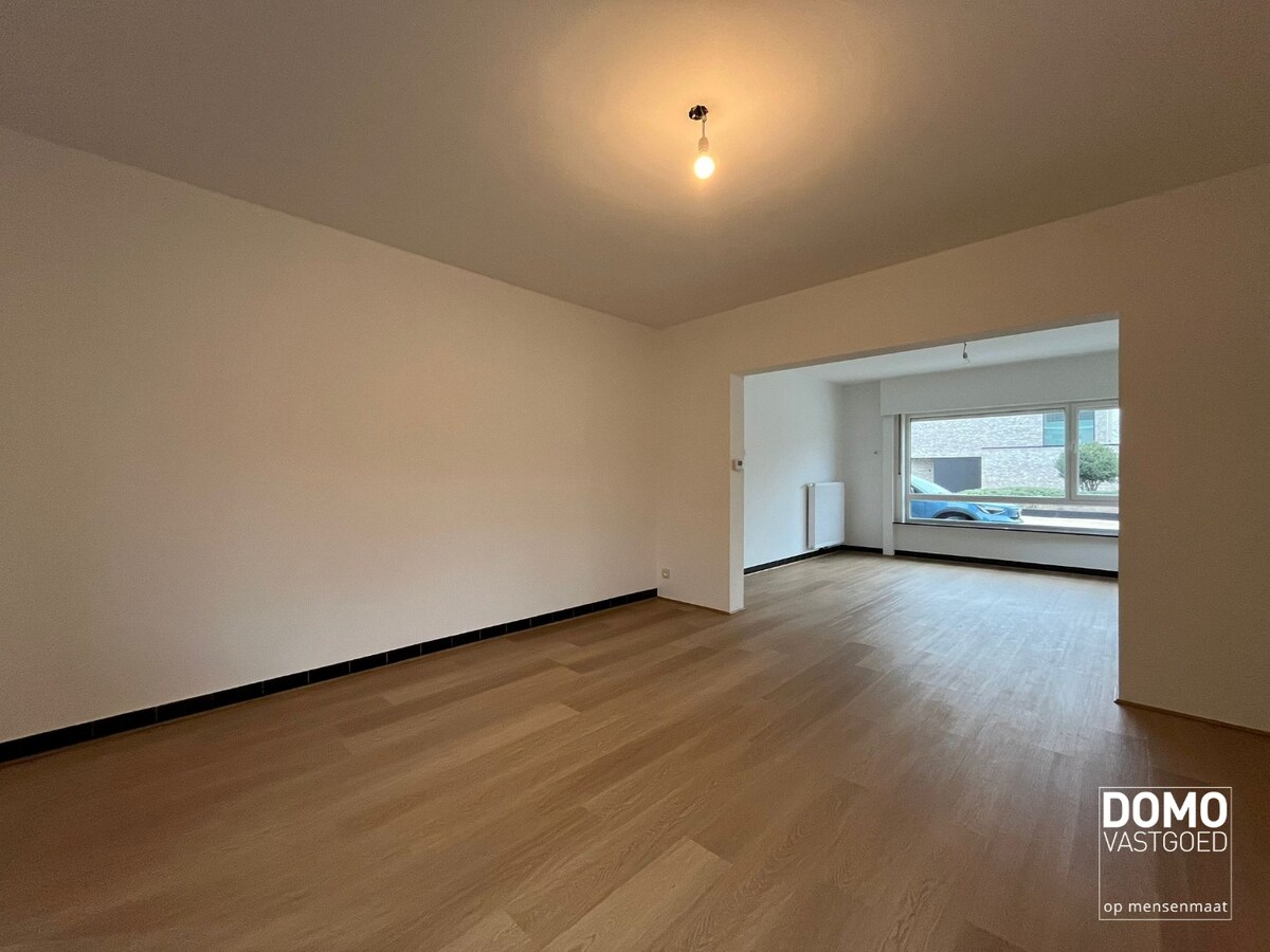 RUIME HALFOPEN WONING MET 3 SLAAPKAMERS IN LUMMEN 