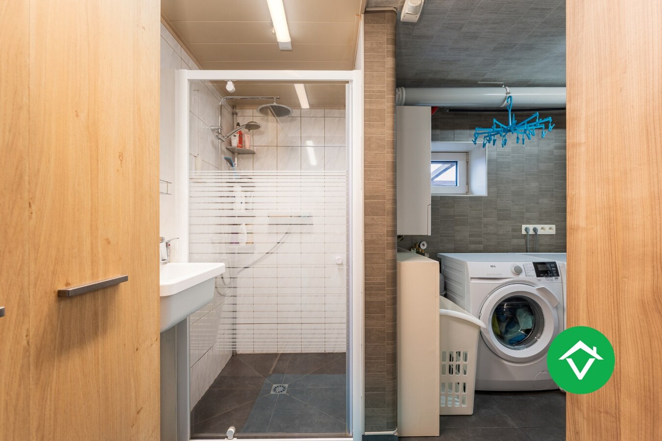 Alleenstaande woning met 4 slaapkamers en garage te Aartrijke 