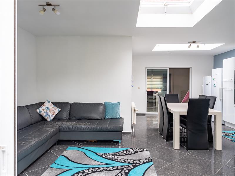 VERKOCHT!! Ruime en instapklare gezinswoning! 