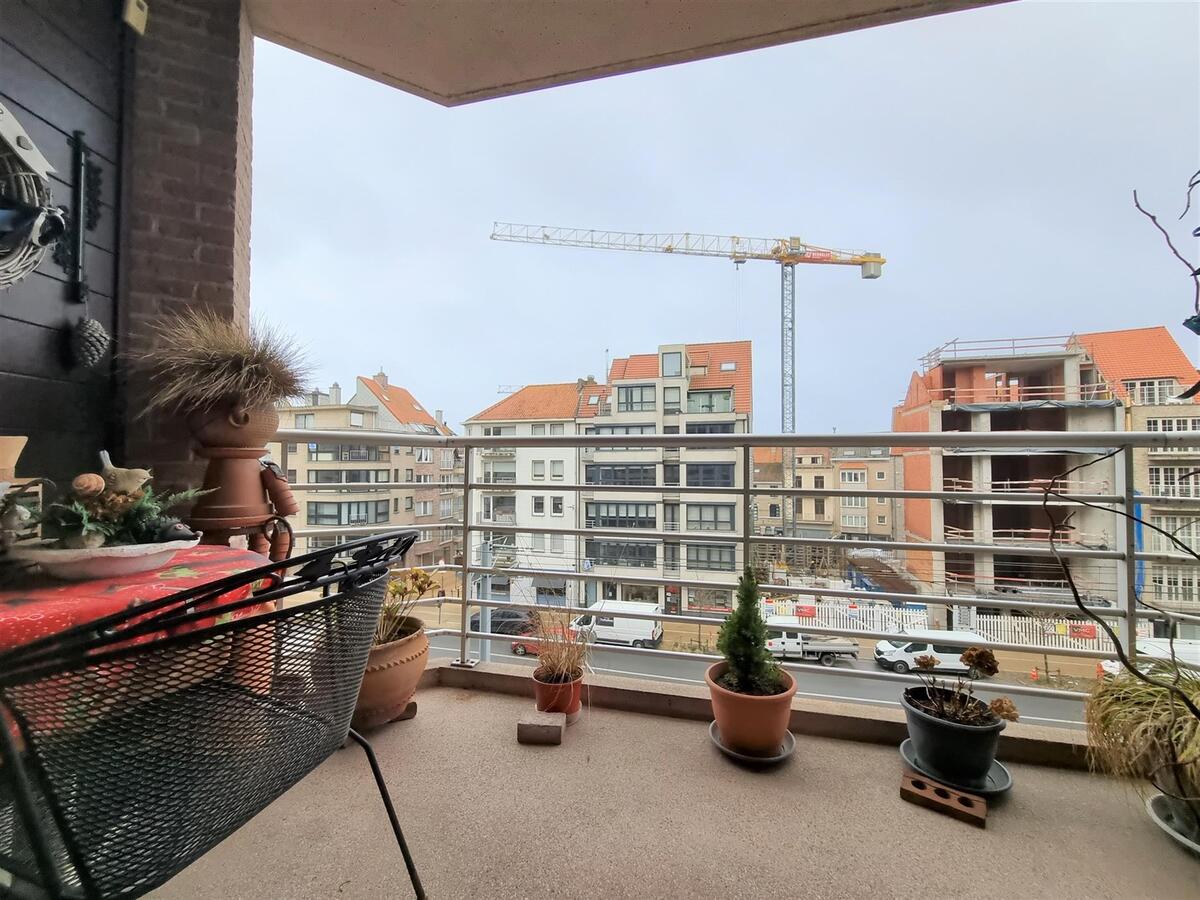 Zeer ruim, op te frissen appartement met 3 slaapkamers - Heist 
