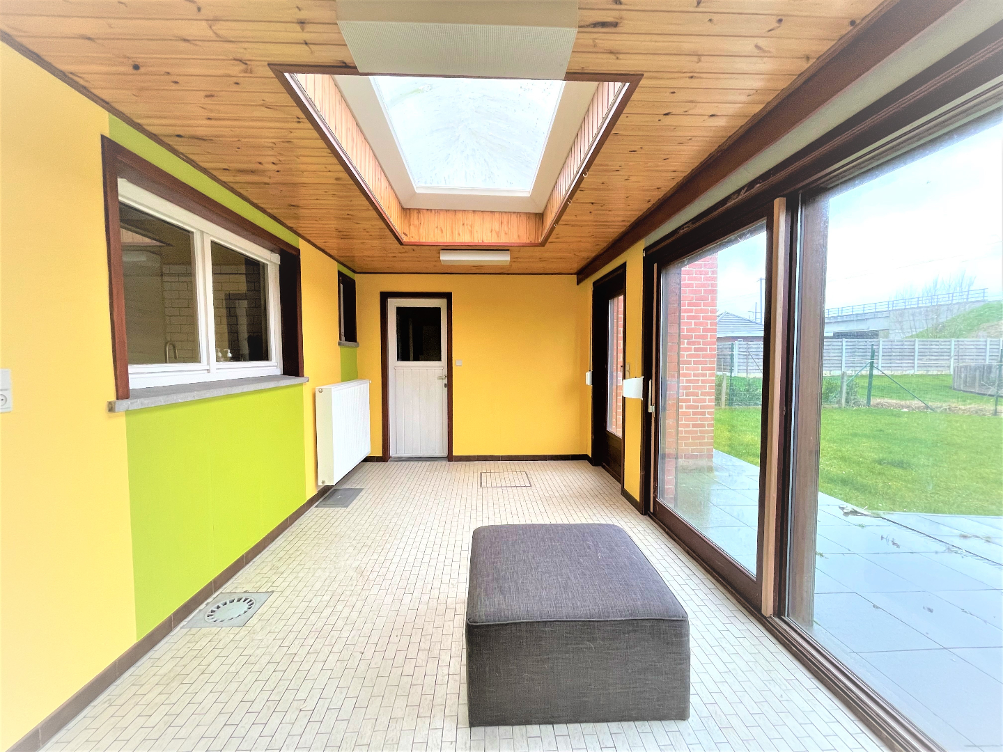 Statige halfopen woning met 3 slaapkamers en garage 