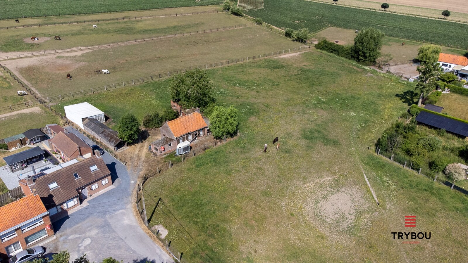 Landelijke, te renoveren woning op 9245 m² in Houthulst op rustige ligging 