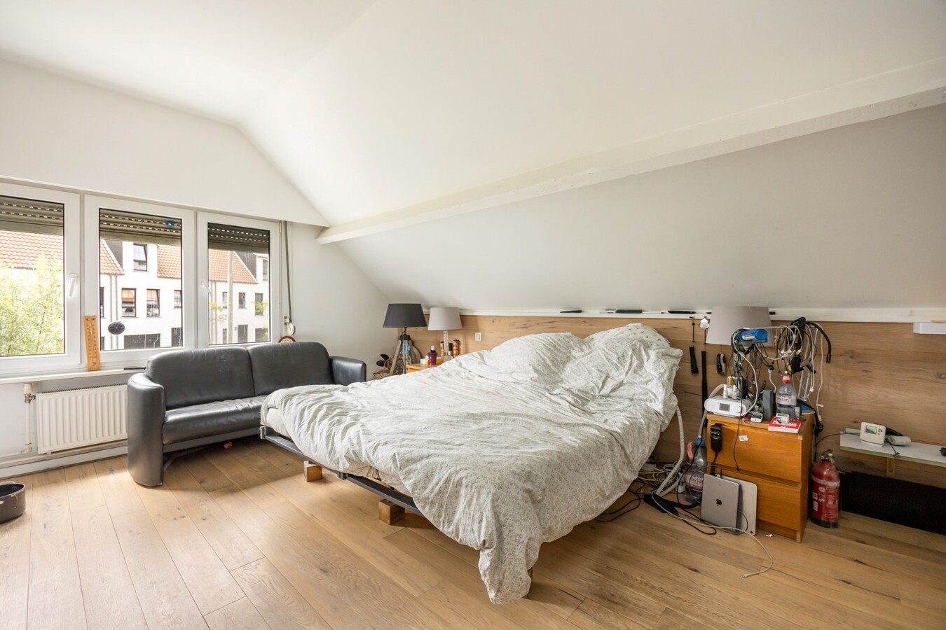 Zeer ruime woning (8 slpk + 8 badkamers) op een perceel van ca. 1.522 m² te Wijnegem/grens Schilde 