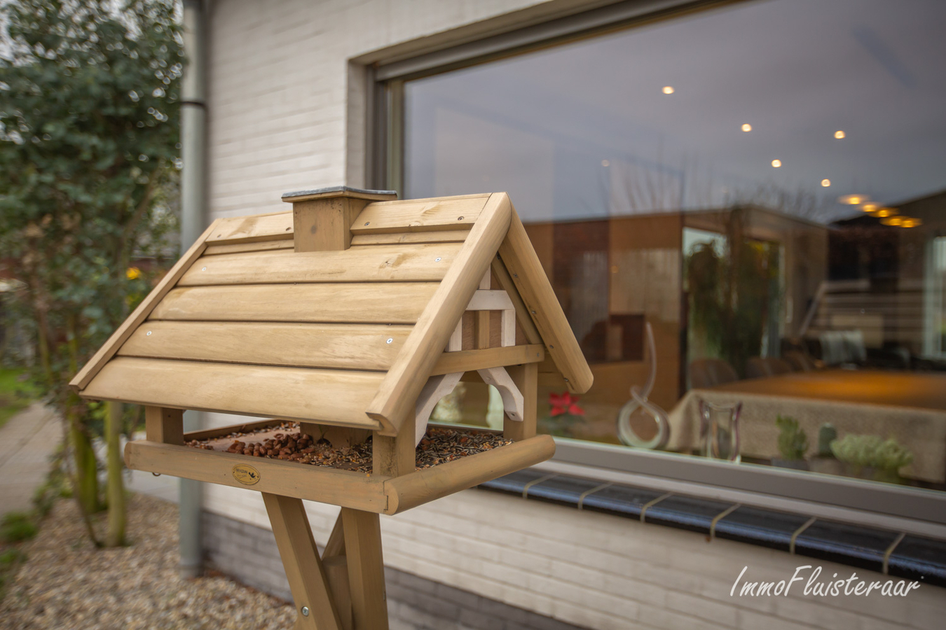 Instapklare moderne bungalowwoning met loods en aanpalende weilanden op 6929m². 