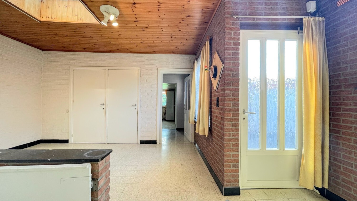 Ruime, te renoveren gezinswoning op zuidgericht perceel van 739 m² 