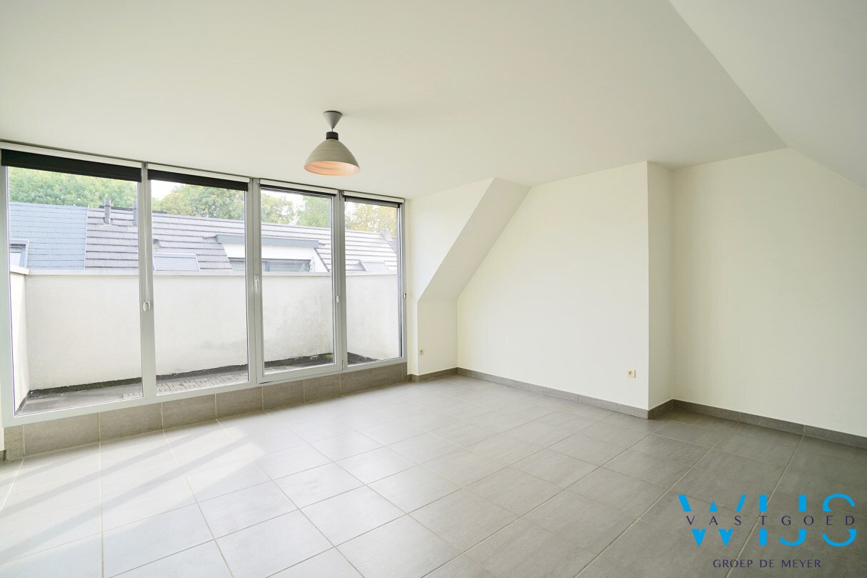 Uniek lichtrijk tweeslaapkamerappartement in hartje ERTVELDE! 