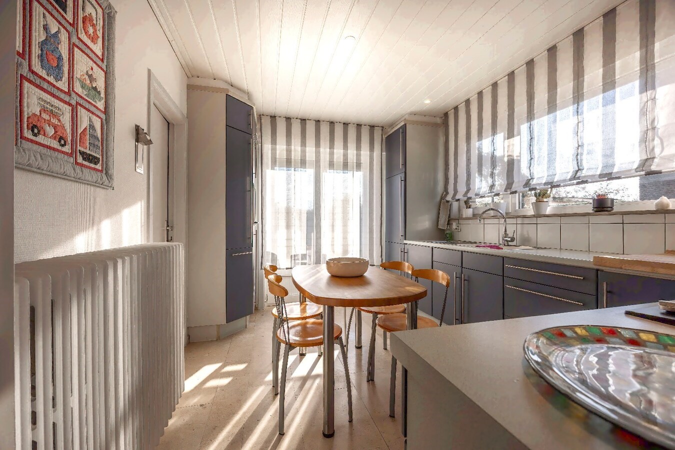 Stevig gebouwde gezinswoning met garage op zonovergoten perceel 