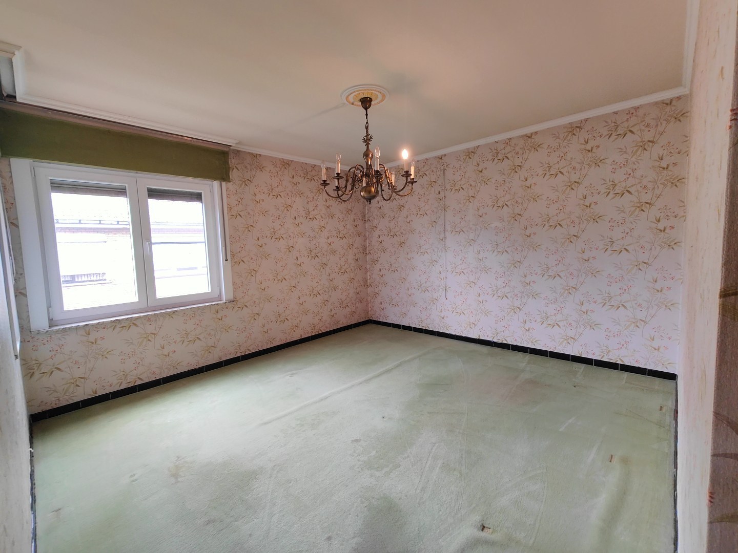 Halfopen woning met tuin en garage op 385 m² 