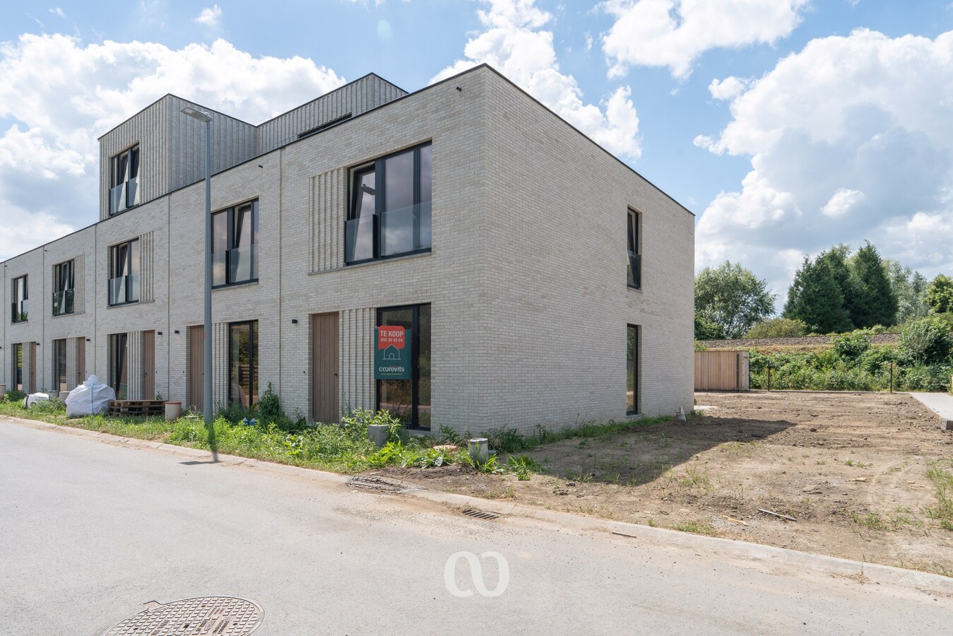 Volledig afgewerkte nieuwbouwwoning met 3 slaapkamers 