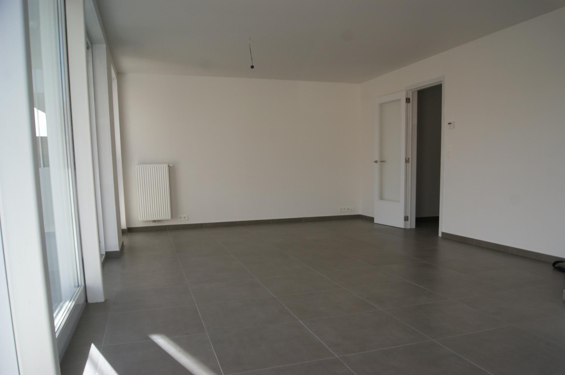 Recent app. met 2 slpks, zonnig terras en overdekte parkeerplaats te Maldegem 