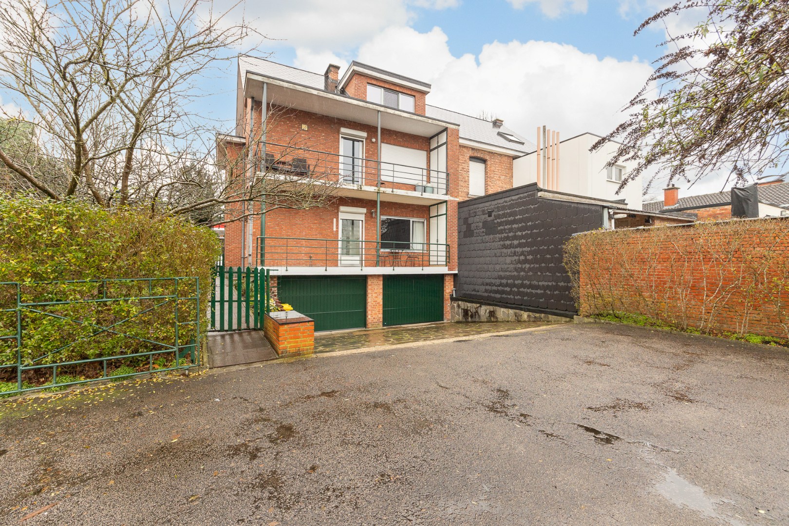 Gelijkvloers appartement met garage 