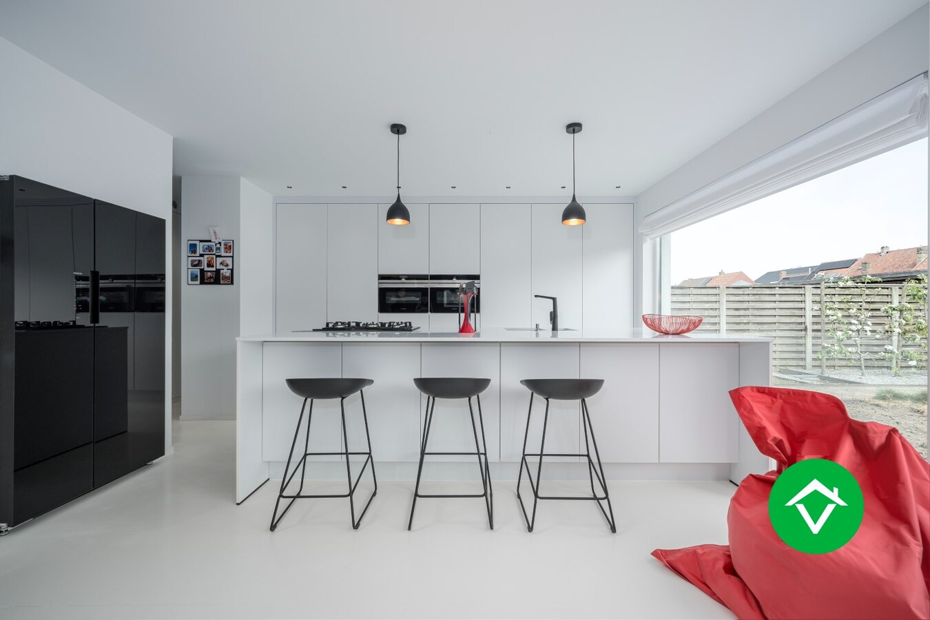 Zeer stijlvolle en instapklare villa te koop in het centrum van Koekelare. 