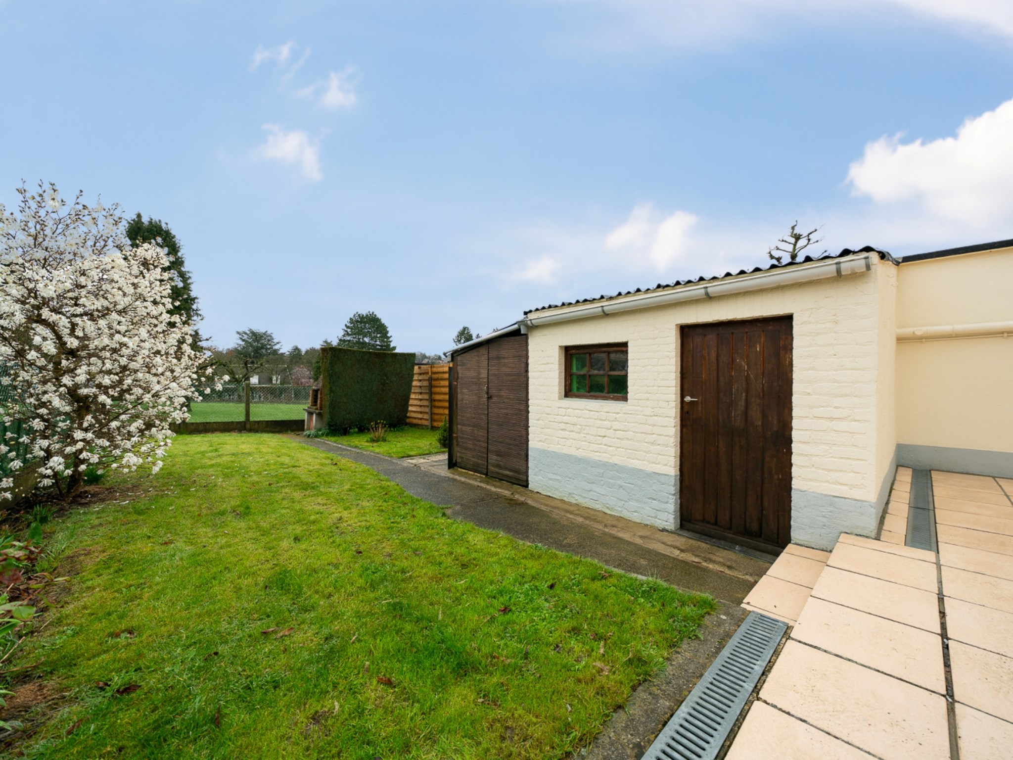 Ruime woning met 5 kamers (mogelijk) en open zicht 