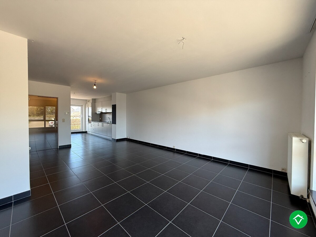 Duplexappartement met twee slaapkamers, zonneterras en parking te Moorslede 