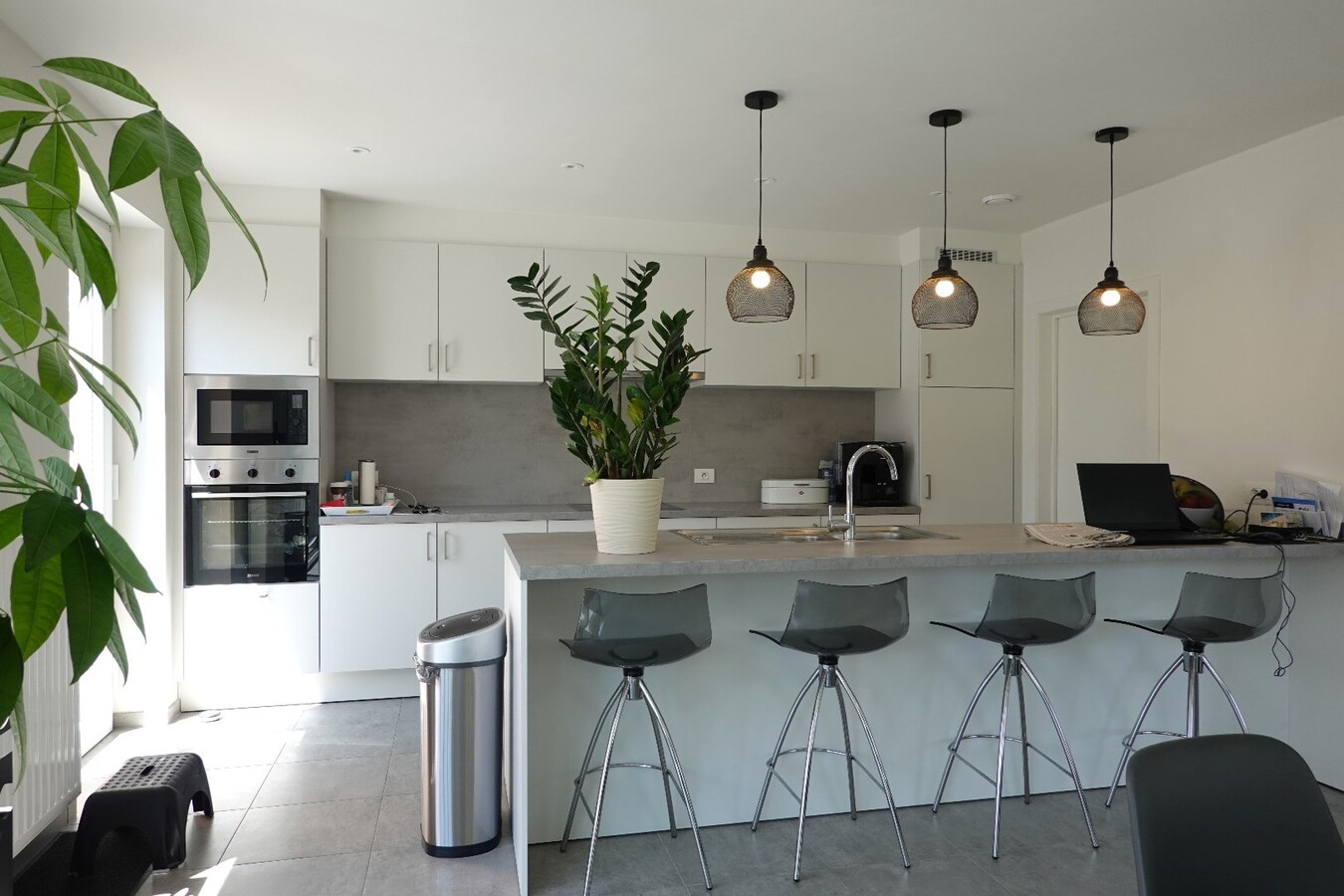 Prachtige halfopen nieuwbouwwoning met inpandige garage en zuidgerichte tuin 