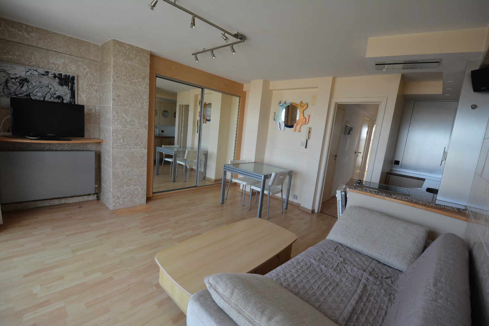 Gezellig appartementje met 2 zeer mooie terrassen en prachtig zicht op zee, de haven en het polderlandschap! 