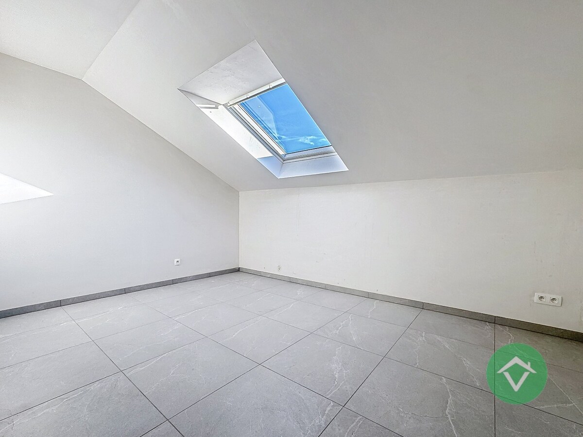 Volledig nieuwe woning met 4 slaapkamers en diepe tuin te Wijnendale 