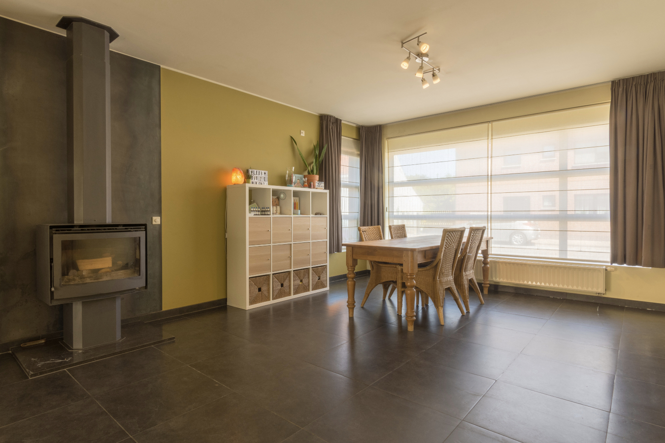 IN OPTIE Ruime en totaal vernieuwde woning in het dorp van Zaffelare 