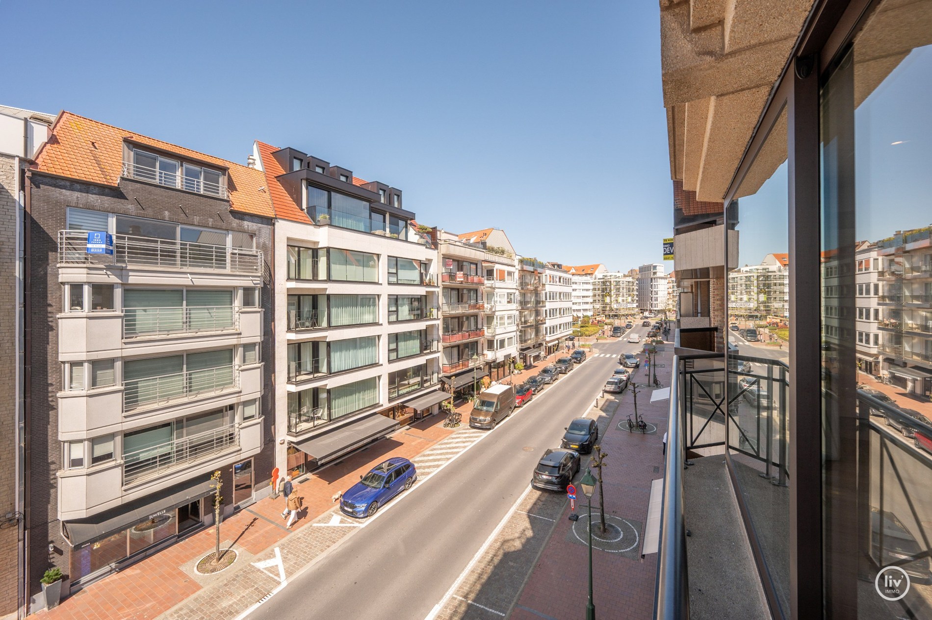 Projet de rénovation luxueux comprenant 3 chambres, situé sur l'avenue Dumortier (largeur de façade de 7 mètres). 