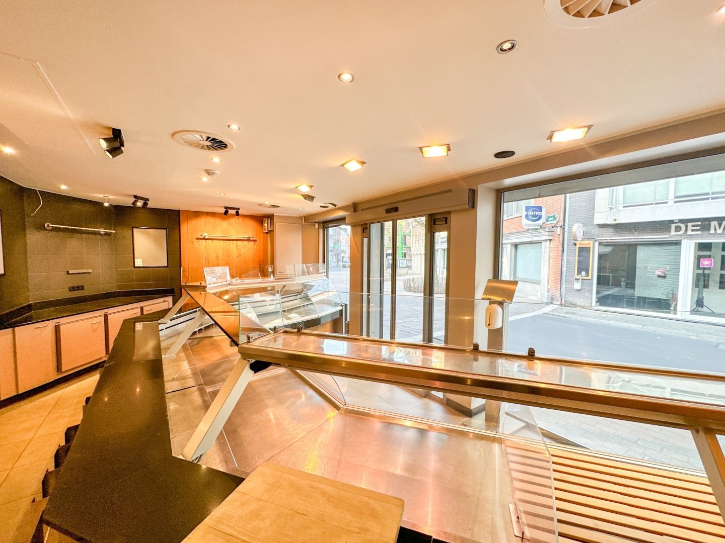 Handelpand met winkel, atelier en woonst, commerciële ligging, Torhout 