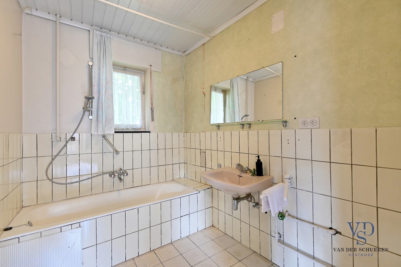 Degelijke eengezinswoning, landelijk gelegen 