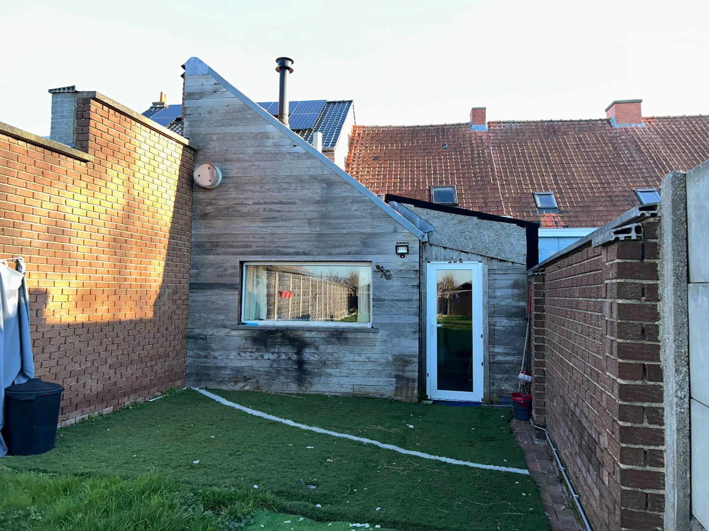 Woning met uitweg en tuin op 332m² 