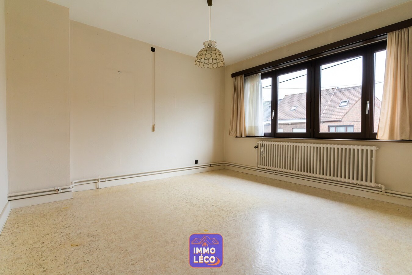 Maison avec jardin située dans une rue prisée ! Excellent potentiel ! 