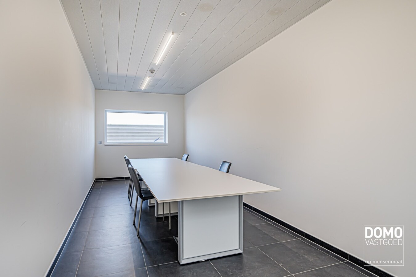 INNOVATIEVE RUIMTE MET LABO, LOGISTIEKE VOORZIENINGEN EN RESEARCH &amp; DEVELOPMENT IN EEN ECO-BEDRIJFSGEBOUW TE PAAL 