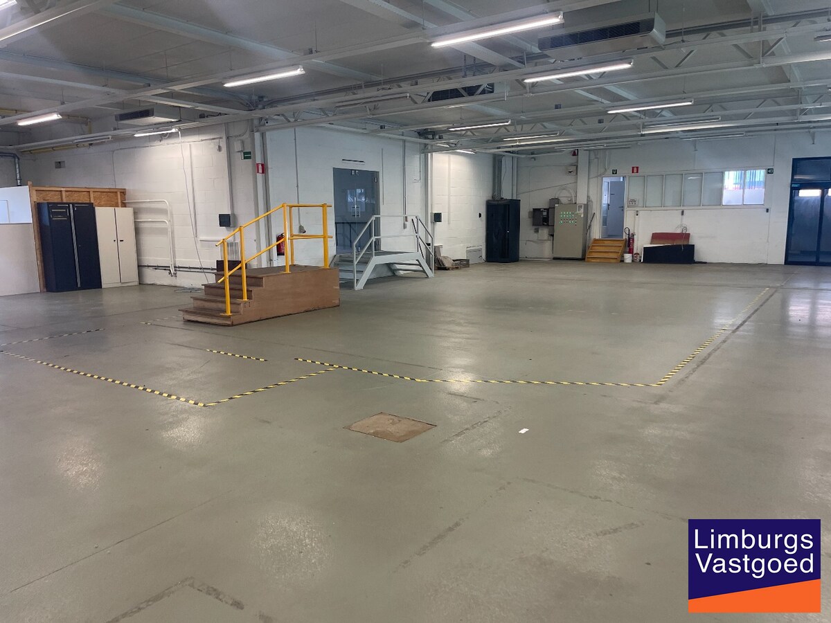Industriële multifunctionele bedrijfsruimte van 1500m² in Hasselt met 2080 m² perceeloppervlakte en 50.00 parkeerplaatsen 