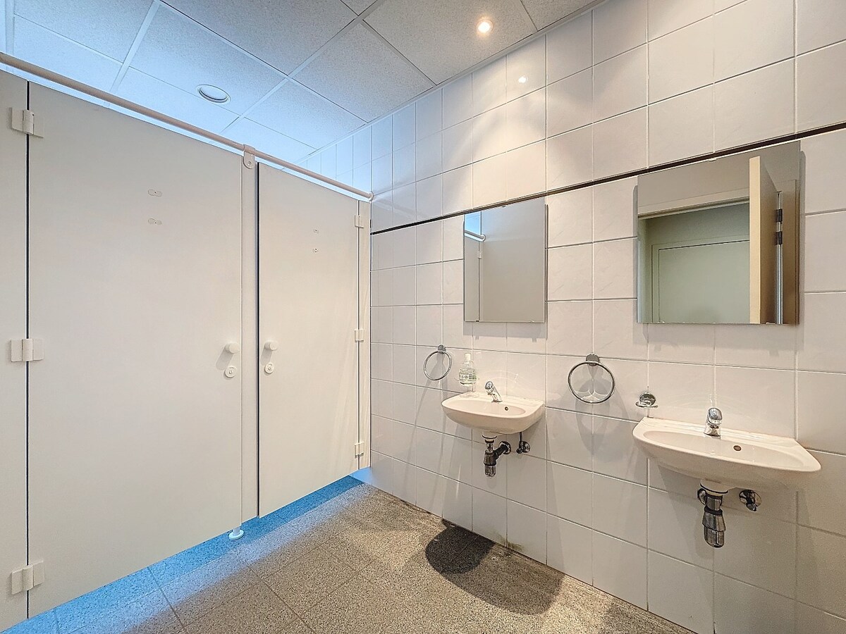 Commercieel gelegen kantoorruimte nabij E17 te centrum Olsene 