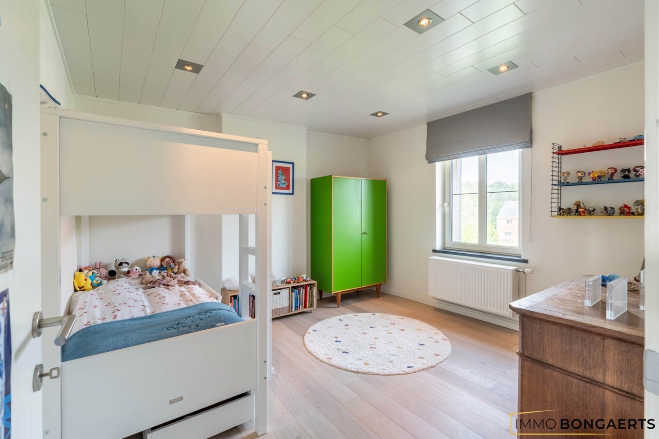 Ruime woning met garage, tuin en drie slaapkamers 