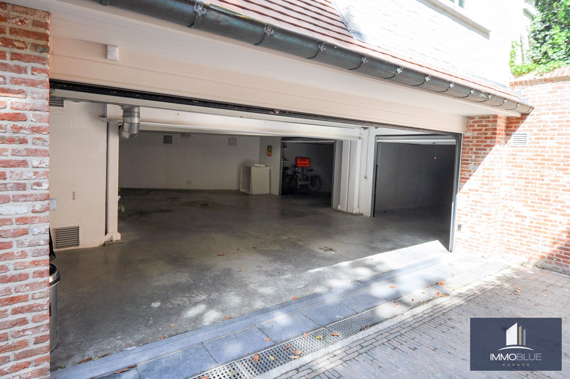 Appartement entièrement rénové avec de grandes terrasses ensoleillées. 