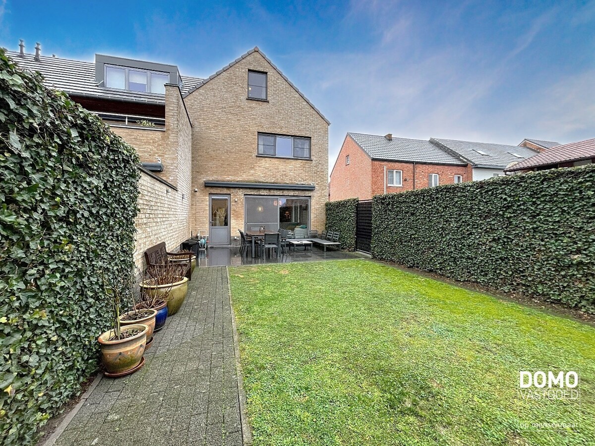 Instapklare en zeer ruime woning te Kuringen. 