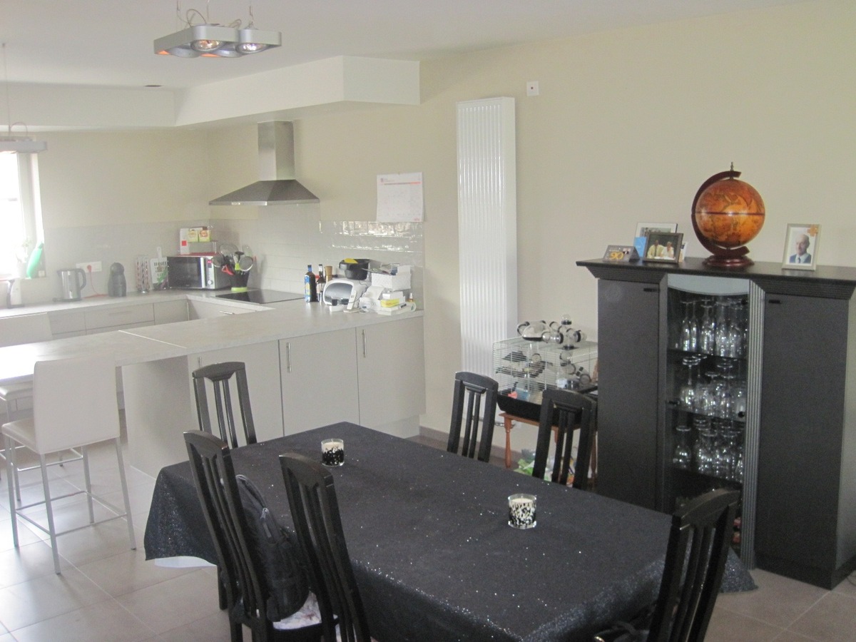 Recent, ruim appartement met een uniek terras !  GEEN VASTE KOSTEN ! 