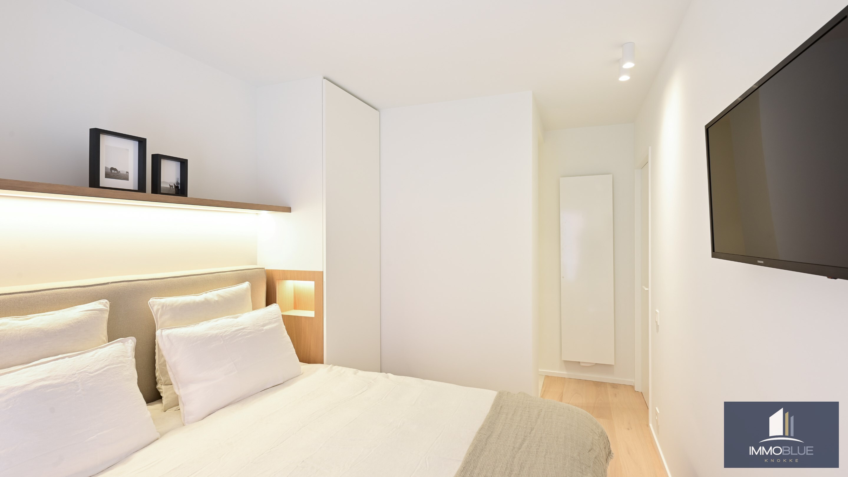 Volledig gerenoveerd appartement met zijdelings zeezicht. 