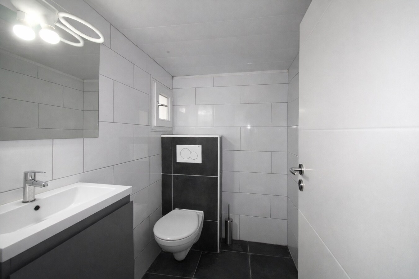 Te koop: Centraal gelegen stadswoning met drie slaapkamers en dakterras in hartje Sint-Niklaas! 