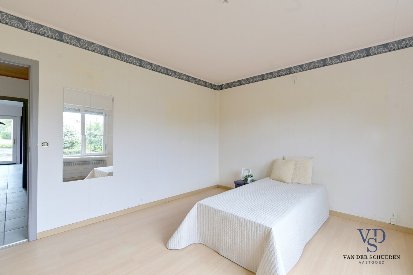 Goedgelegen bungalowwoning te Moerbeke. 