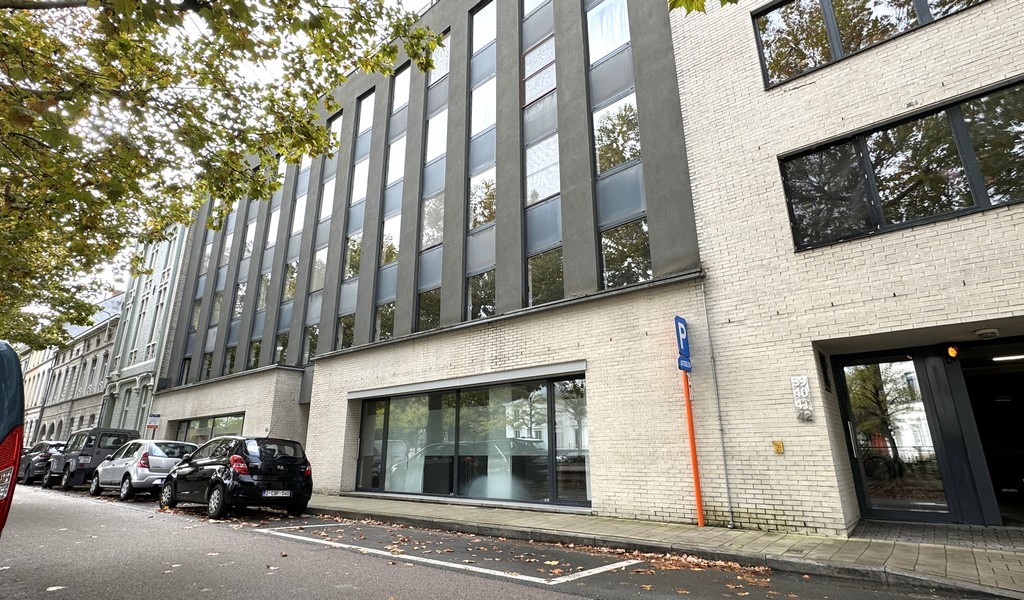 Rustig gelegen kantoren te huur vlakbij centrum Gent