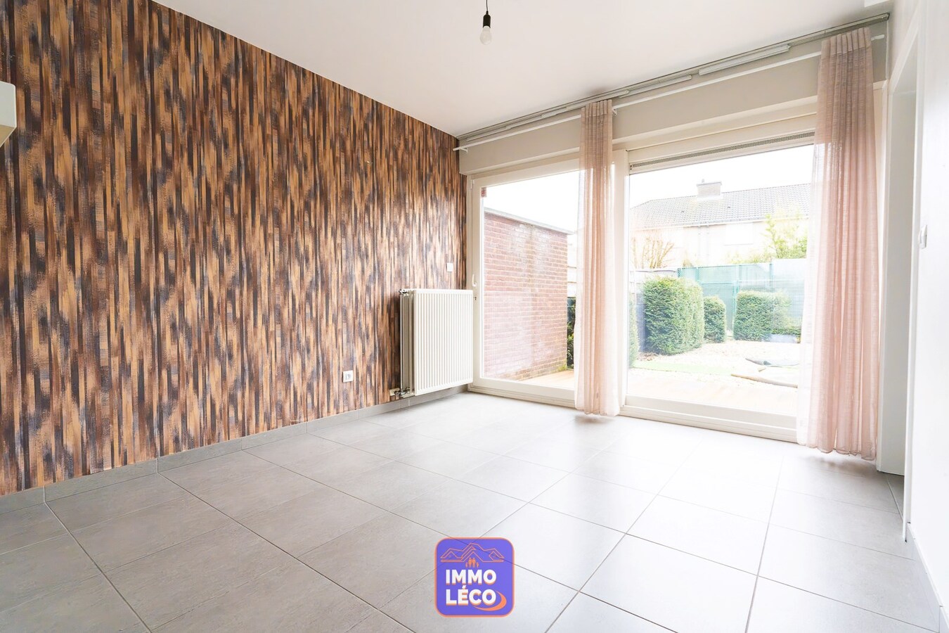 Maison moderne dans un lotissement avec parking 2 voit. &amp; jardin, proche de la Gare ! 