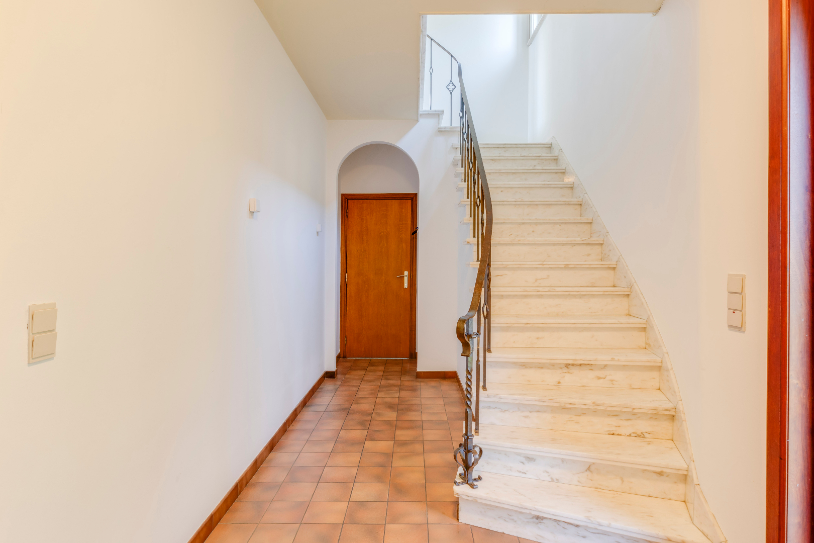 VERKOCHT ! Ruime villa (250m²) op mooi stuk grond (912m²) 