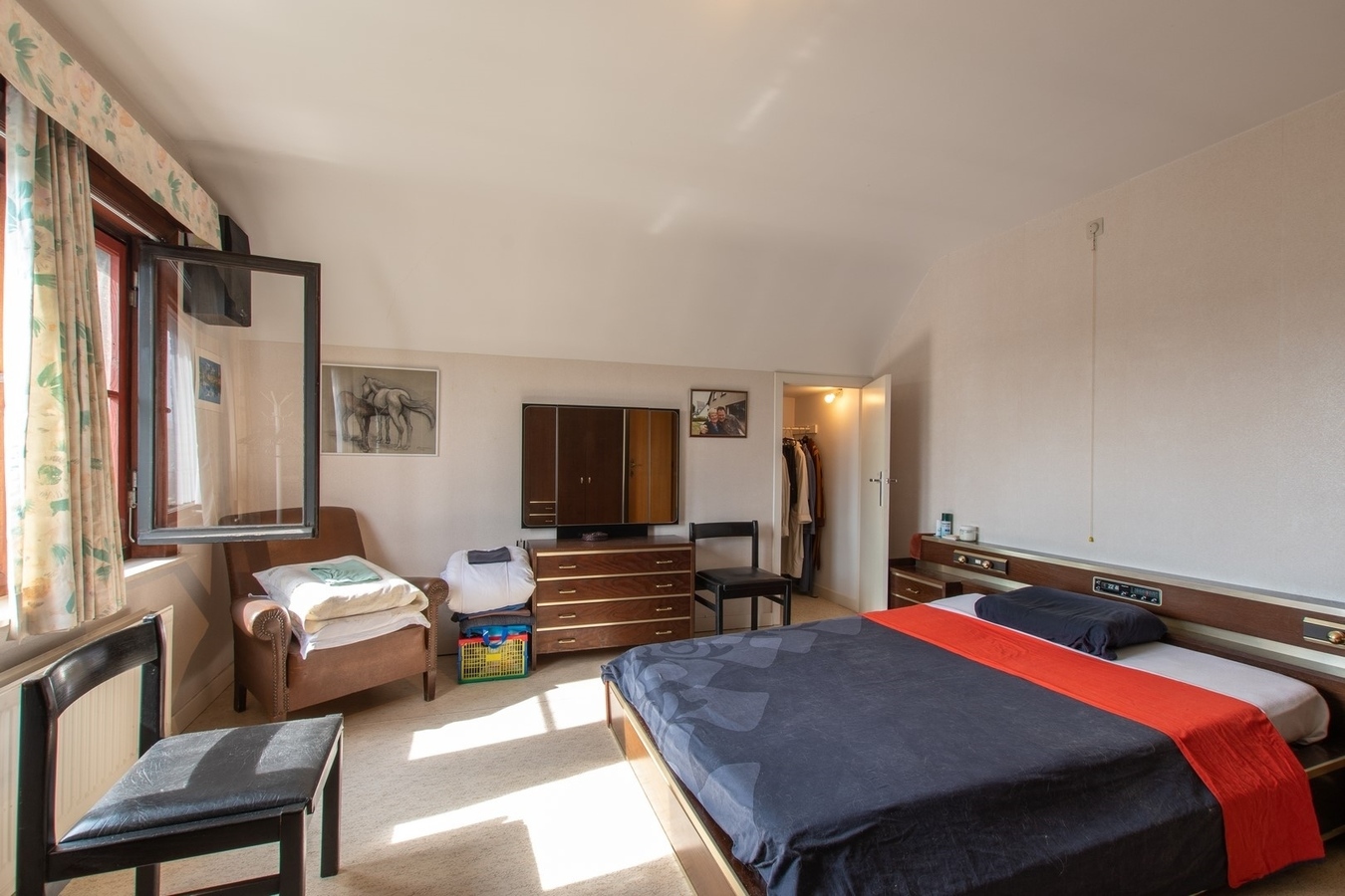 Statige, te moderniseren villa in een residentiële wijk - Blankenberge 