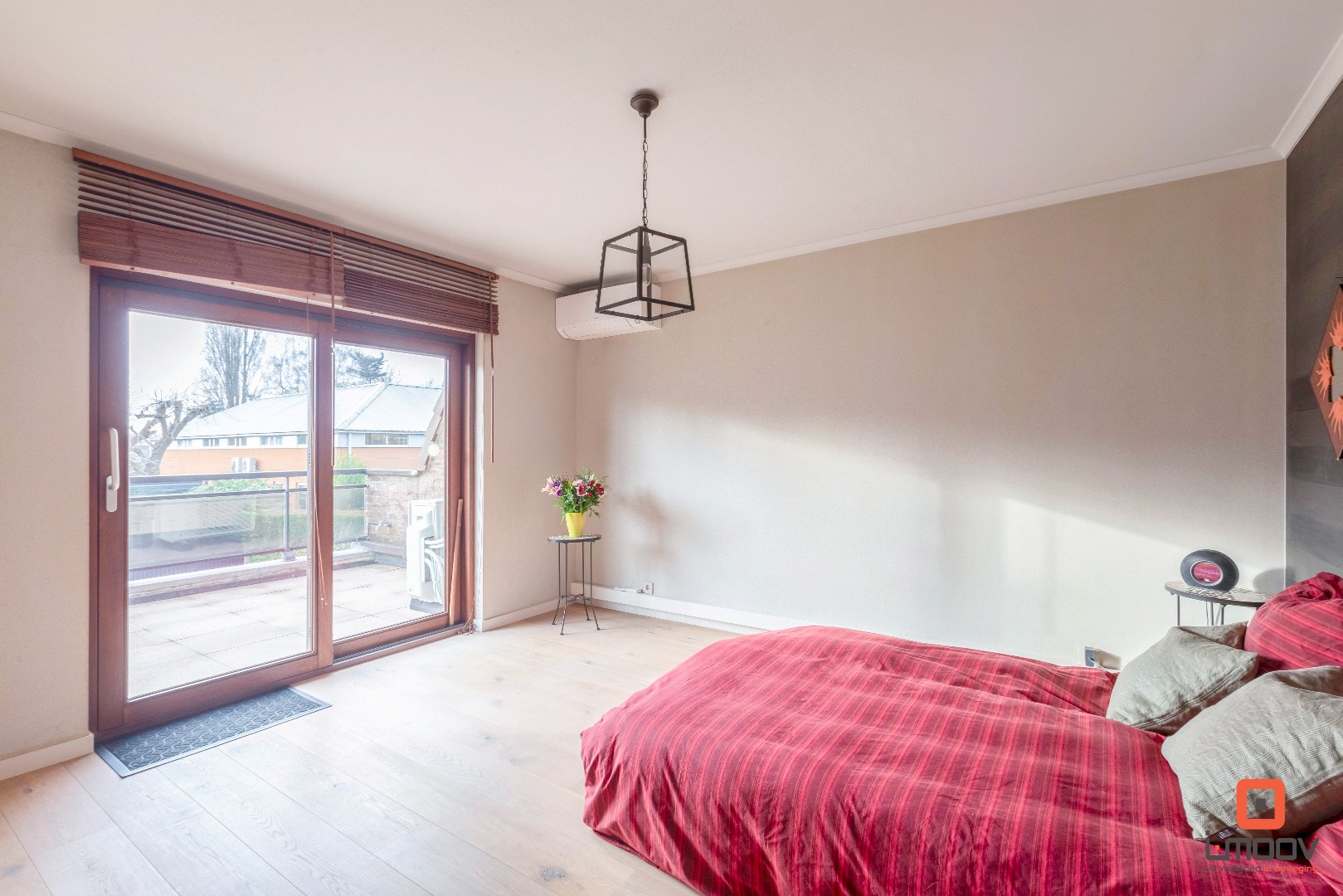 Instapklaar twee-slaapkamerappartement met zonnig terras op sterke locatie in Gentbrugge 