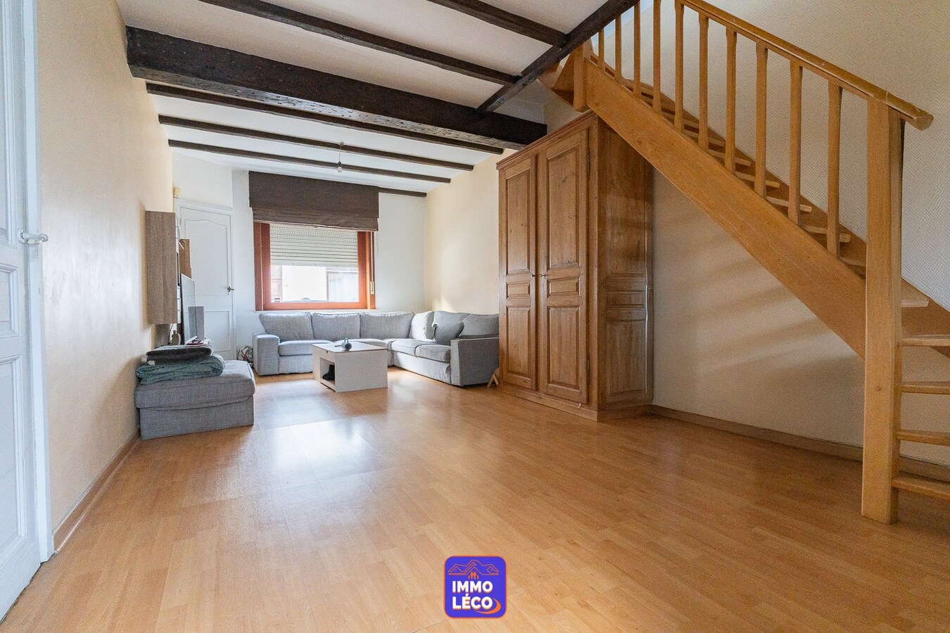 Maison offrant de beaux volumes avec grand jardin. 